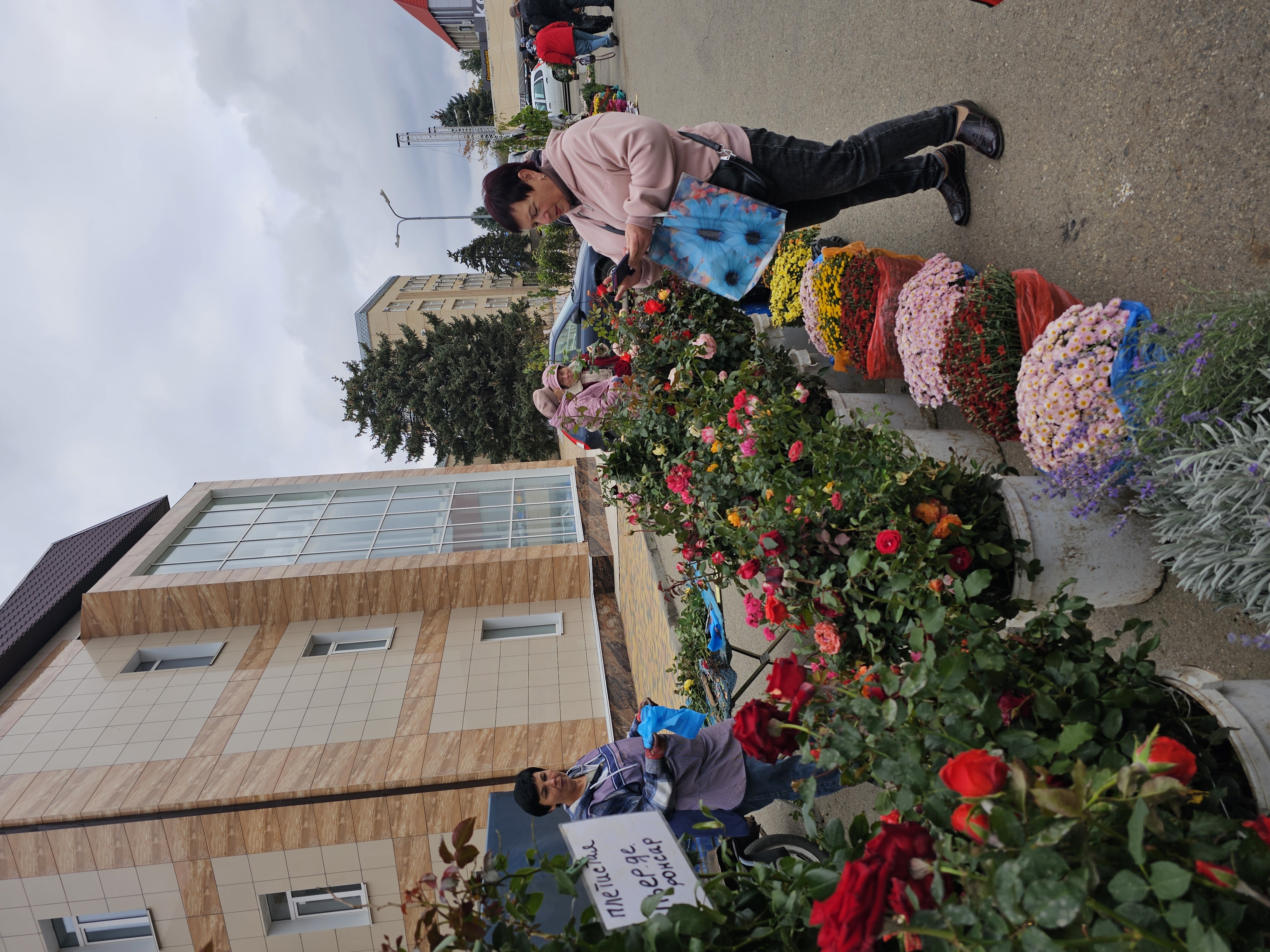 На центральной площади города Светлограда состоялась традиционная осенняя выставка–ярмарка под девизом «Покупай ставропольское!».