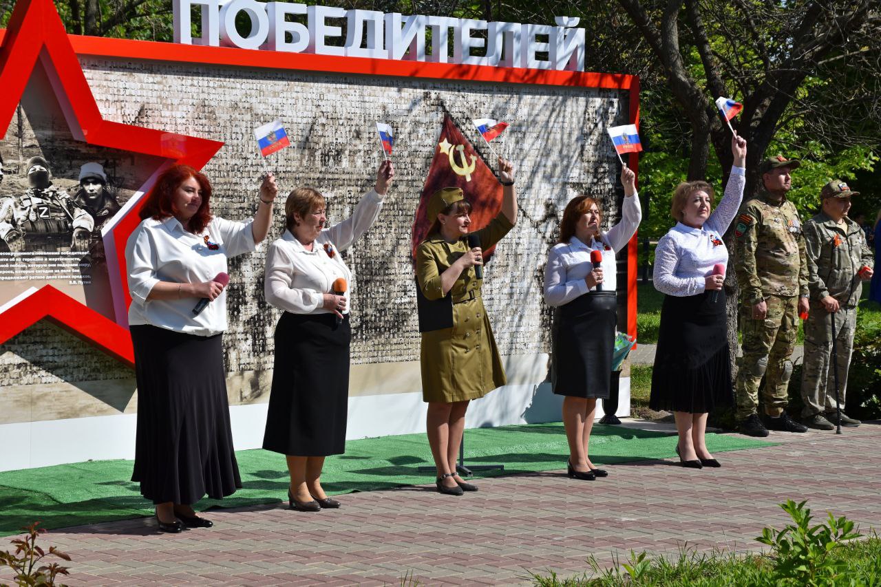 В Светлограде открыли панно «Поколения победителей».