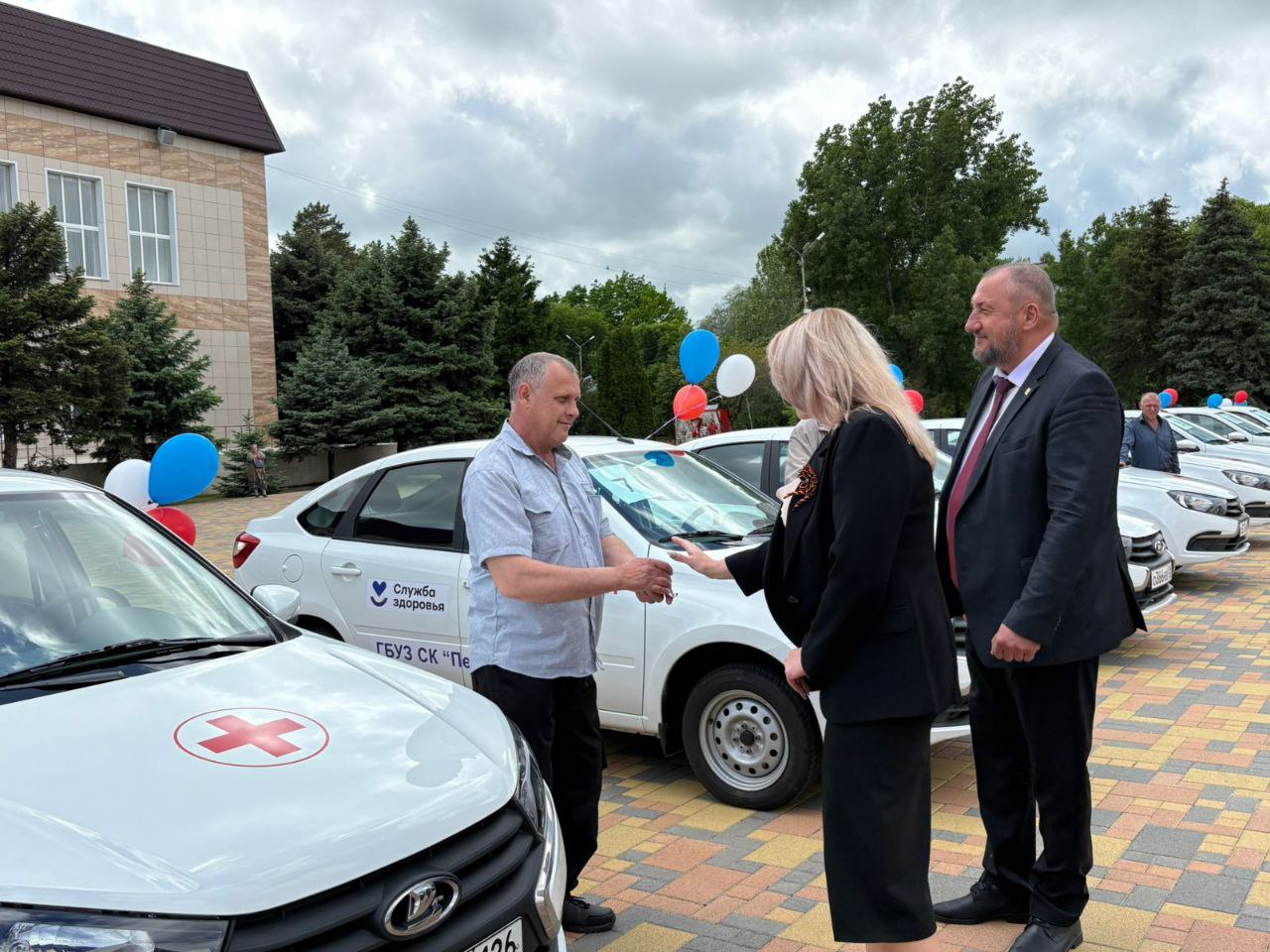 12 новых автомобилей направлены в медицинские организации нашего округа.