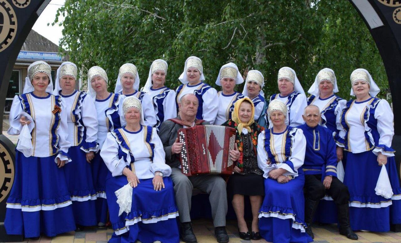 Народный хор русской песни «Русские узоры» - лауреат I степени конкурса «Победа будет за нами!».