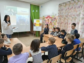 В Петровском округе полицейские и член Общественного совета провели профилактические беседы в рамках акции «Твой выбор».