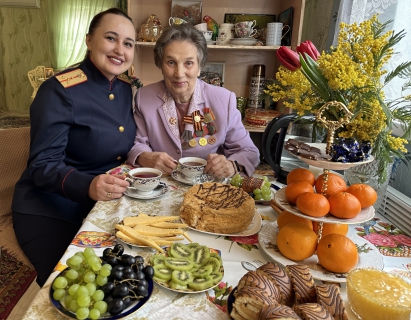 В Светлограде следователи СК России поздравили бывшую узницу концлагеря с Международным женским днём.
