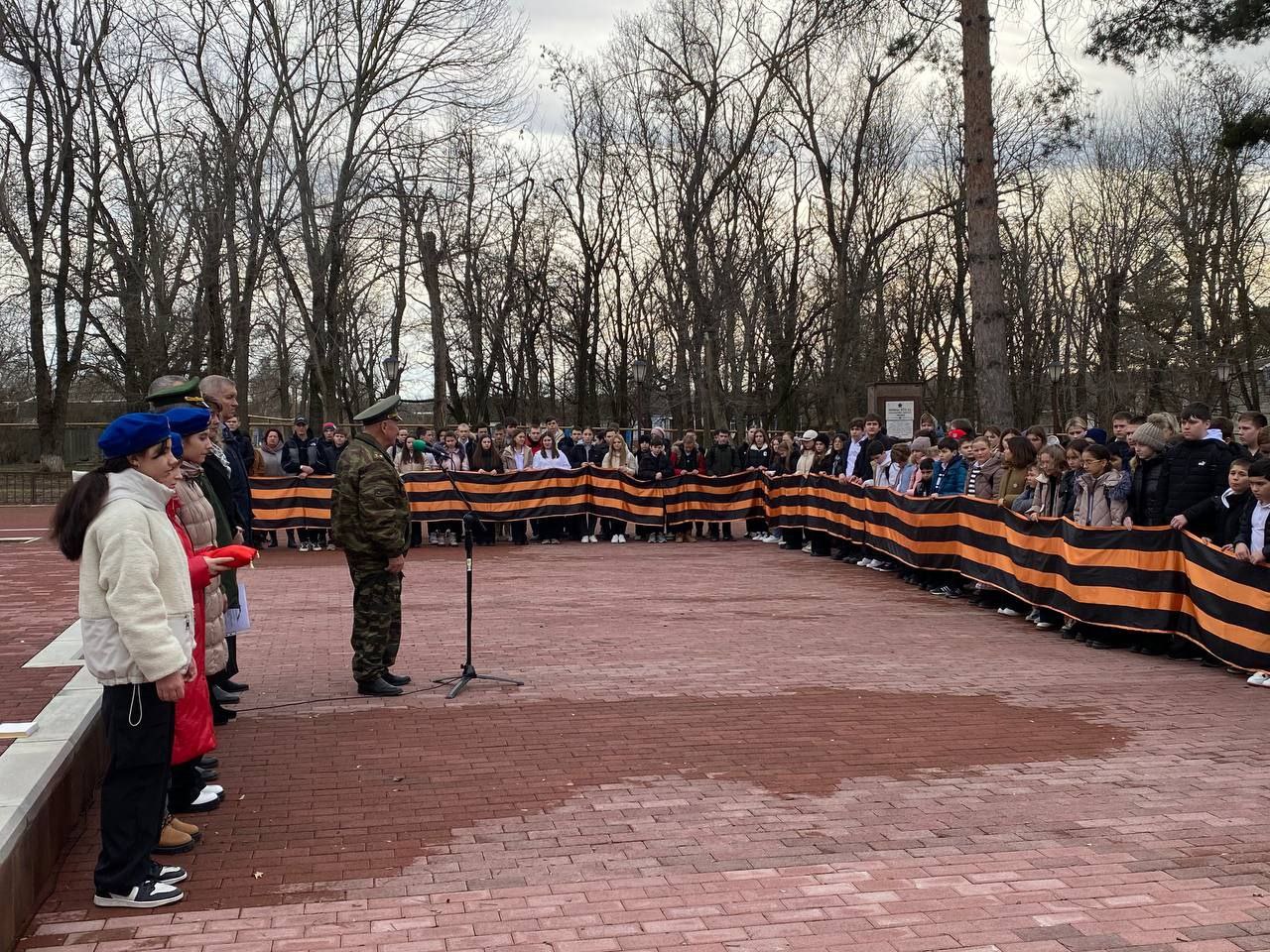 В Гофицком в память об участнике СВО Котеневе Сергее Сергеевиче состоялся митинг.