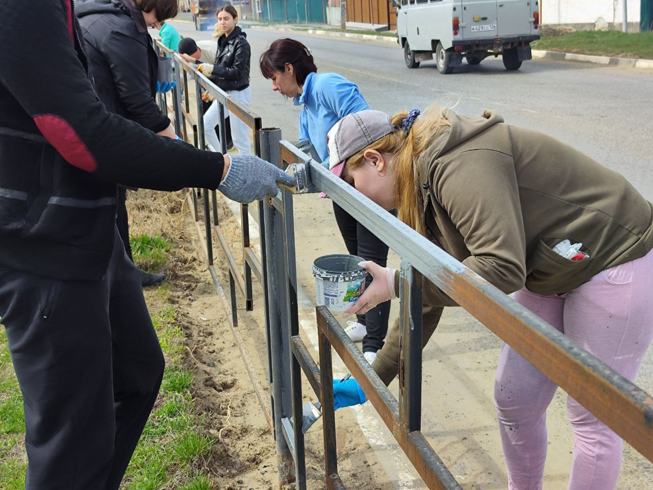 Пора весенних субботников в Петровском округе.