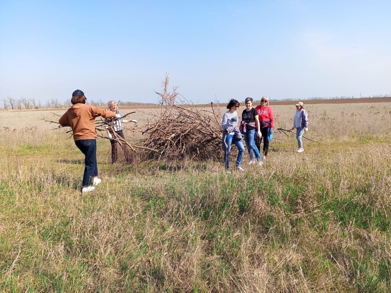 Еще одну территорию очистили от мусора в Светлограде.