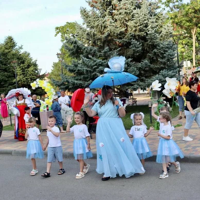 Парад семей «Под семейным зонтиком» состоялся в Светлограде.