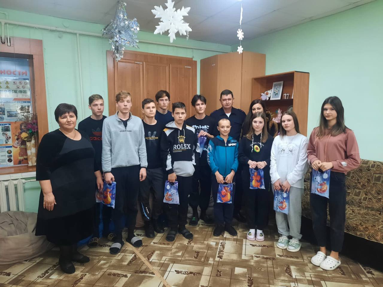В Петровском округе Полицейский Дед Мороз навестил воспитанников детского дома.
