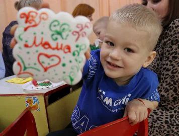 Глава Петровского округа Н.В.Конкина :&quot;Маленькие светлоградцы расписали для своих мам имбирные пряники&quot;.