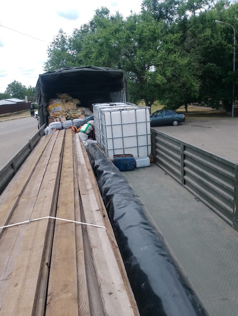 В зону СВО из Петровского округа отправился гуманитарный груз для военнослужащих.