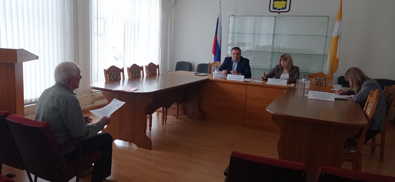 Глава Петровского округа Конкина Н.В. провела 27 марта прием граждан.