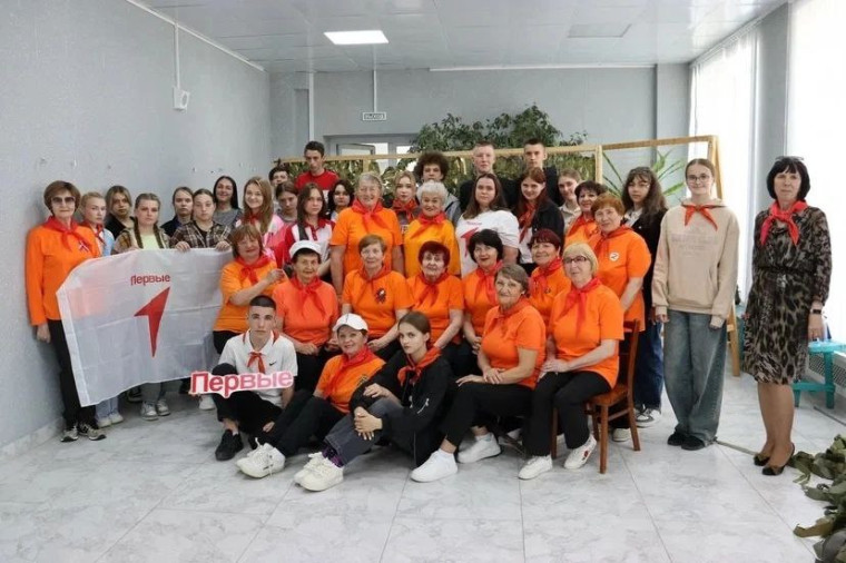 Ребята «Движения Первых» со специалистами молодежного центра отправились в гости к ветеранам пионерии. Ребята «Движения Первых» со специалистами молодежного центра отправились в гости к ветеранам пионерии.