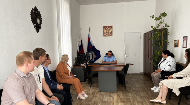 Прокурор Петровского района провел встречу с предпринимателями. Прокурор Петровского района провел встречу с предпринимателями.