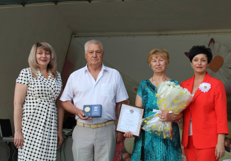 Любовь и верность сквозь года: супружеская пара Гриб из города Светлограда награждена медалью «За любовь и верность». Любовь и верность сквозь года: супружеская пара Гриб из города Светлограда награждена медалью «За любовь и верность».