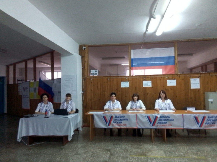 Жители Петровского округа активно принимают участие в выборах президента РФ.
