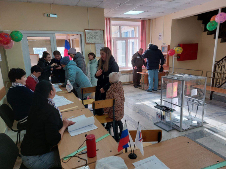 Жители Петровского округа активно принимают участие в выборах президента РФ.